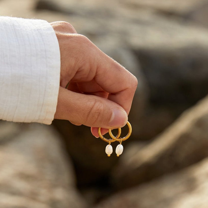 Bella Freshwater Earrings